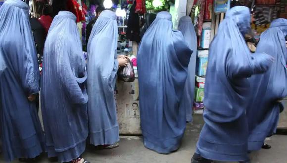 Mujeres son postergadas por los talibanes en Afganistán.