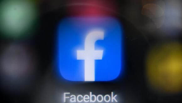 Si te diste con la sorpresa de que tu cuenta de Facebook fue hackeada, podrás cerrar sesión de manera muy sencilla. (Foto referencial: Kirill KUDRYAVTSEV / AFP)
