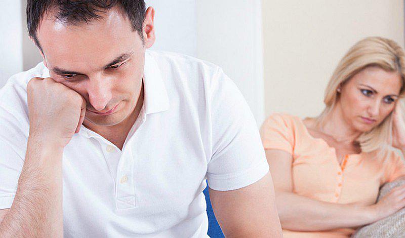 Estudio revela que la frustración perjudica a hombres en la intimidad