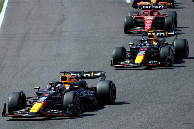 Verstappen se dirige primero hacia un nuevo triunfo.