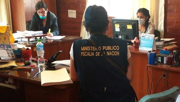 La Fiscalía recabó documentación del área de Logística del Hospital Regional de Huánuco. (Foto: Fiscalía)