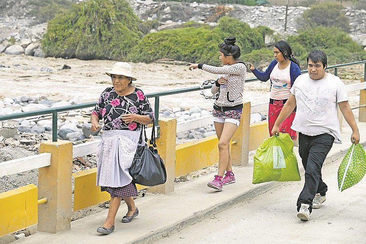 Incremento del caudal del río Rímac causa miedo y alarma entre pobladores