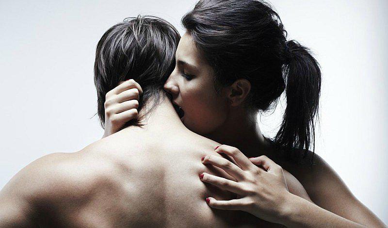 ¡Vuélvelo loco! 10 cosas sexis que puedes hacer con tu lengua