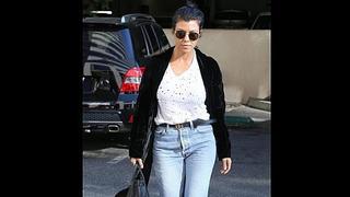 Street Style: Kourtney Kardashian sabe cómo lucir un par de jeans