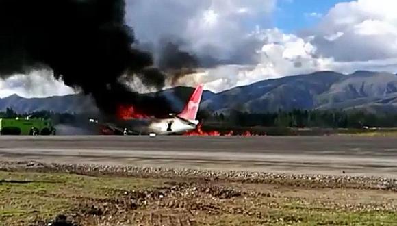 ¡Terrible! Avión se incendia en aeropuerto de Jauja (VIDEO)