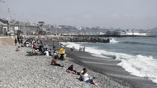 COVID-19: gotículas de saliva de infectados pueden esparcirse en playas aglomeradas, advierte el CDC