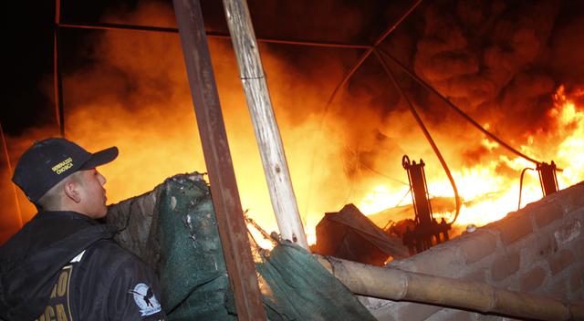Huachipa: Voraz incendio en fábrica de plástico causa pánico [FOTOS]    