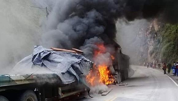 Choque frontal de camiones en Pasco registra un muerto (FOTO Y VIDEO)