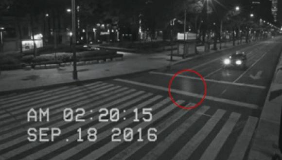 YouTube: ¿Niña fantasma fue captada en avenida? Esclarecen el misterio [VIDEO]