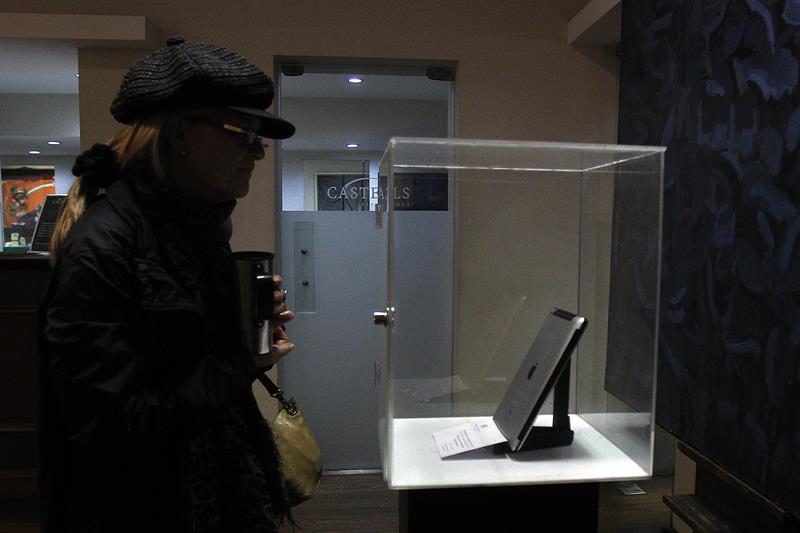 Subastarán iPad que perteneció al papa Francisco con fines benéficos