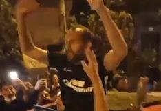 Barcos alborotó a fanáticos en la calle y festejaron título de Alianza Lima | VIDEO