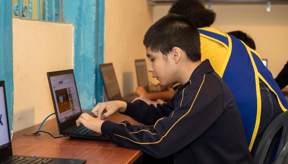 Educación digital inclusiva: Más de 100 estudiantes del CEBE Corazón de María de Magdalena se benefician con laboratorio de cómputo.
