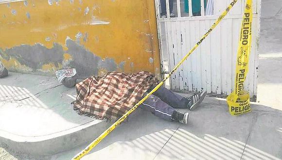 Arequipa: abuelito con dolor de estómago muere en cola de posta