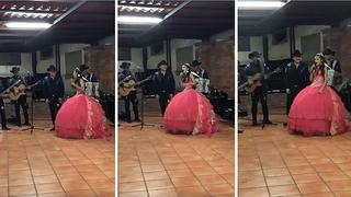 Quinceañera sorprende con su voz al cantar durante su fiesta | VIDEO