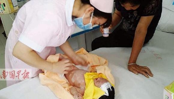 China: Bebé sobrevive luego de ocho días de ser enterrado 