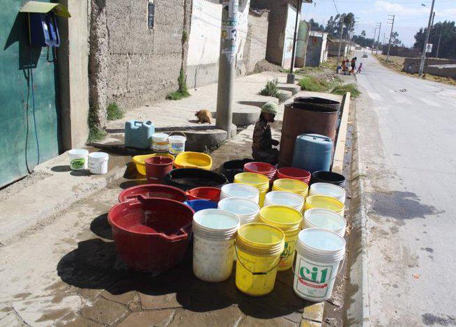 Ministerio de Agricultura insta a familias a regular el uso del agua