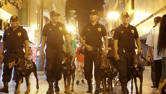 Centro de Lima: Perros patrullarán calles a falta de policía 
