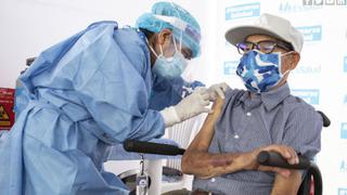 Cuándo recibirá la vacuna contra el COVID-19 el resto de peruanos adultos mayores