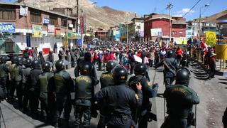 La Oroya: Carretera Central bloqueada por mineros