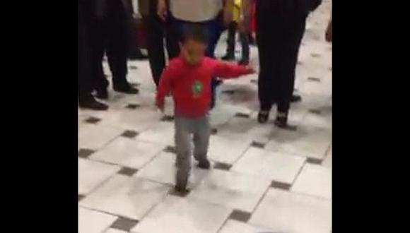 Facebook: Niño baila tunantada y su video aloca a todos  
