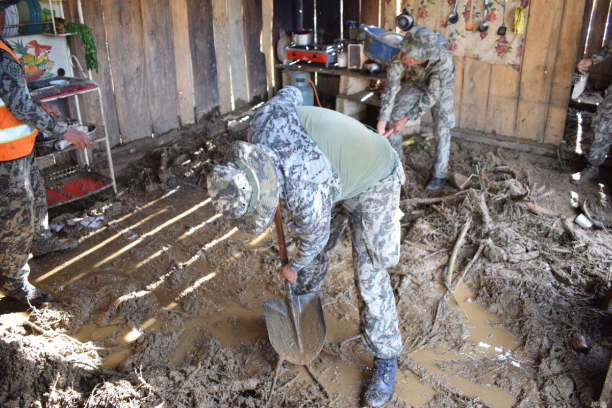 Varias viviendas resultaron destruidas. (Foto: Ministerio de Defensa)