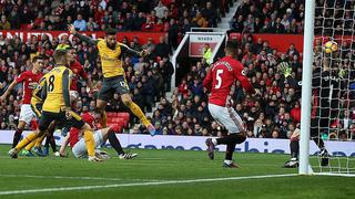 Arsenal anota al final del encuentro y empata 1-1 al Manchester United 