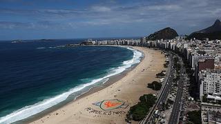 Mosaico humano en playa Copacabana defiende a corales de Amazonía 