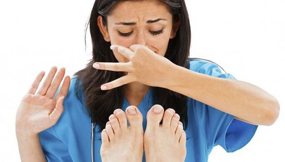 5 trucos para acabar con el mal olor en los pies  y usar los zapatos que más quieras