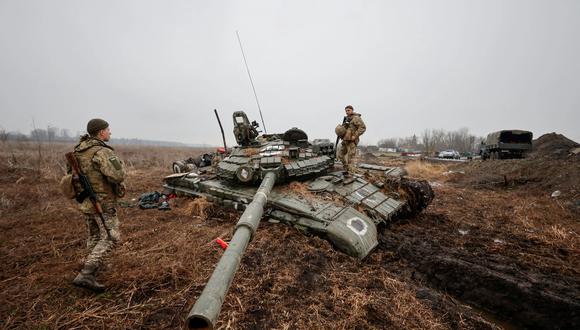 Tanque ruso inutilizado por las resistencia ucraniana.