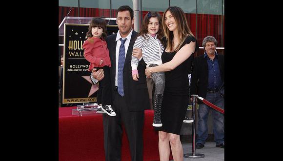 Adam Sandler recibió estrella en Hollywood acompañado de toda su familia