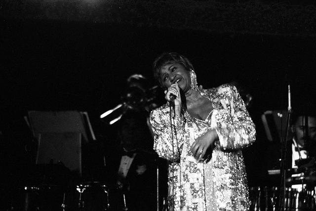 Celia Cruz se estaba lista para subir al escenario del Gran Estelar en la Feria del Hogar. Era la noche del 07 de agosto de 1993, y el publicó que se había reunido alrededor del escenario en numerosa cantidad, esperaba ansioso para ver a la reconocida cantante, que había crecido artísticamente con la famosa Sonora Matancera.