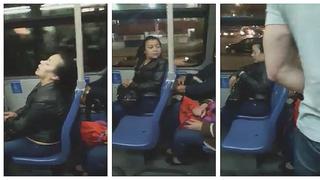 Sueño le gana y sufre aparatosa caída dentro de bus de transporte público (VIDEO)