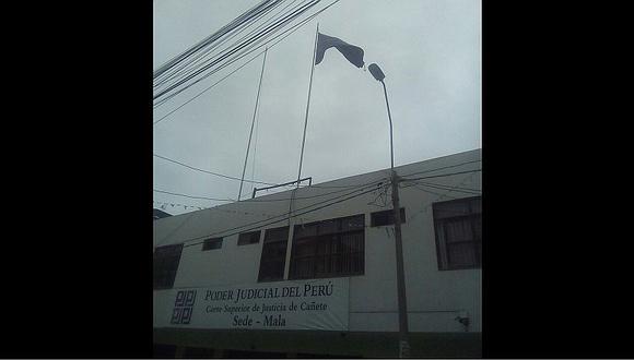 Mala: bandera del PJ en deplorable estado 