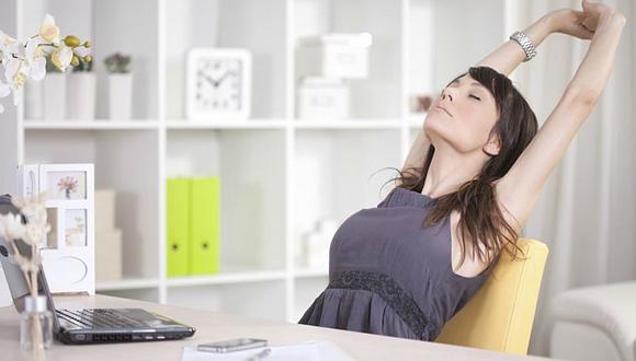 ¡Aleja el estrés! 7 ejercicios perfectos para la oficina