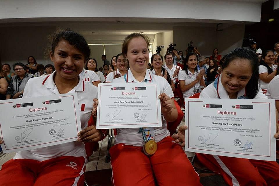 Atletas peruanos de las olimpiadas especiales de Abu Dhabi son reconocidos por el Gobierno