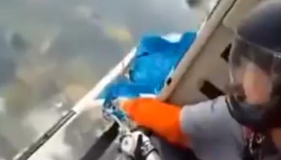 Hombre salva la vida luego que su paracaídas se enreda en helicóptero [VIDEO] 
