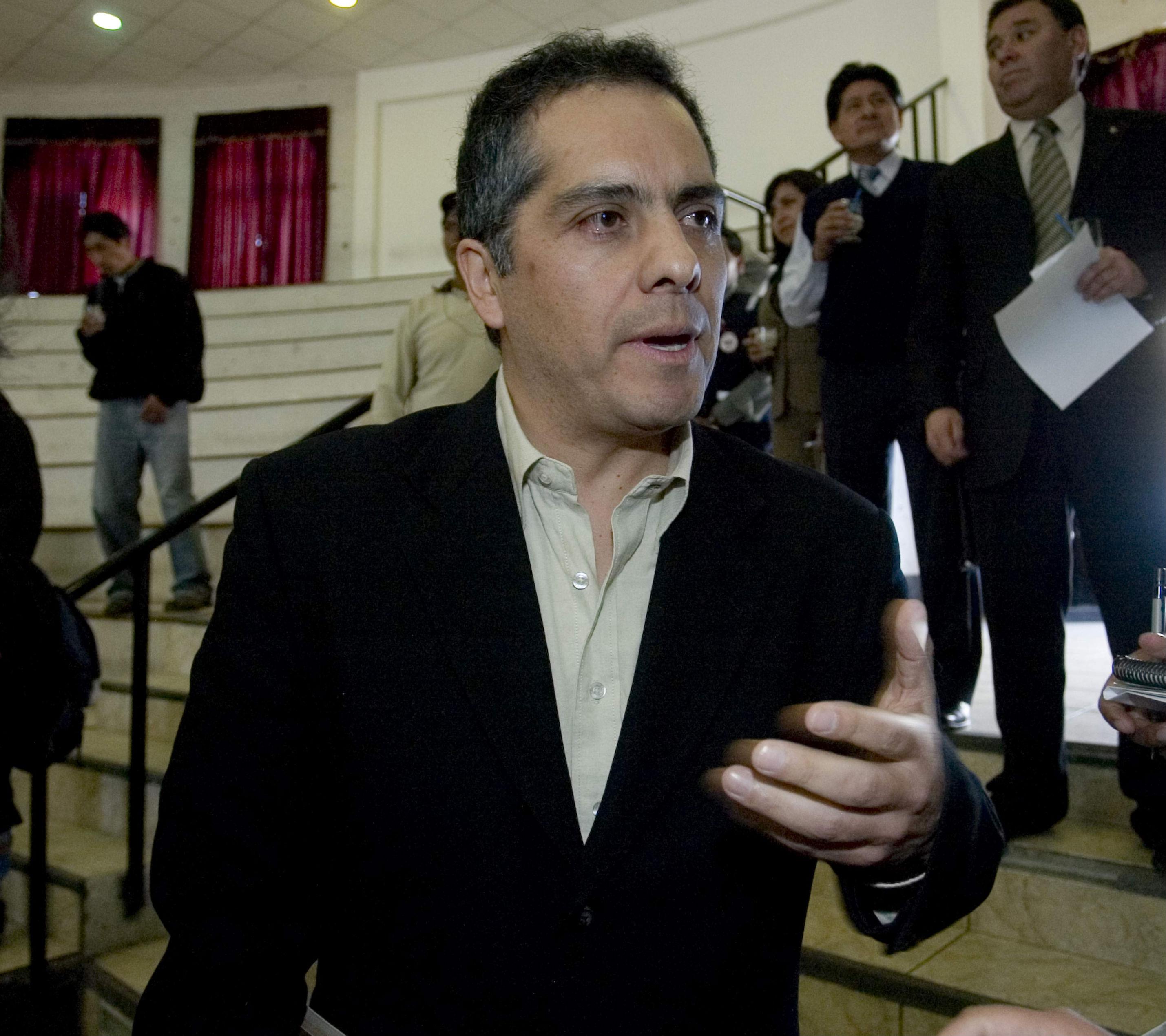 Arequipa: candidato acudió a las urnas montado en un caballo