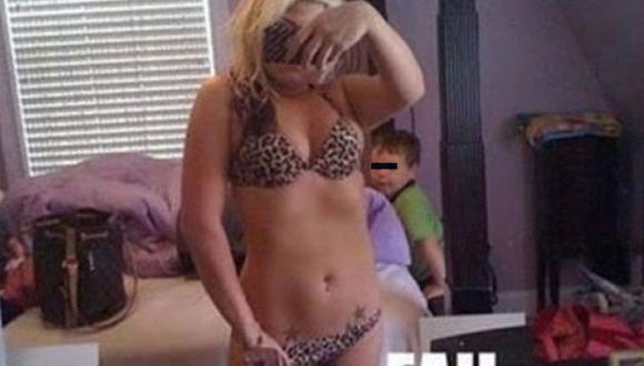 Imágenes de madres ante el espejo con sus hijos indigna a cibernautas [FOTOS]