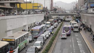 Tráfico infernal por desvíos vehiculares durante multitudinario  segundo recorrido del Señor de los Milagros | FOTOS 