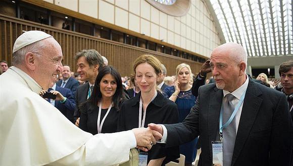 ​Papa Francisco saluda a Peter Gabriel, cantautor y exlíder de Genesis