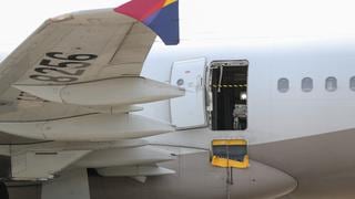 Corea del Sur: Hombre abre la puerta de un avión en pleno vuelo y termina arrestado [VIDEO]