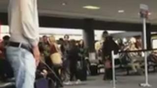 Actor de Crepúsculo es detenido por orinar borracho en aeropuerto 