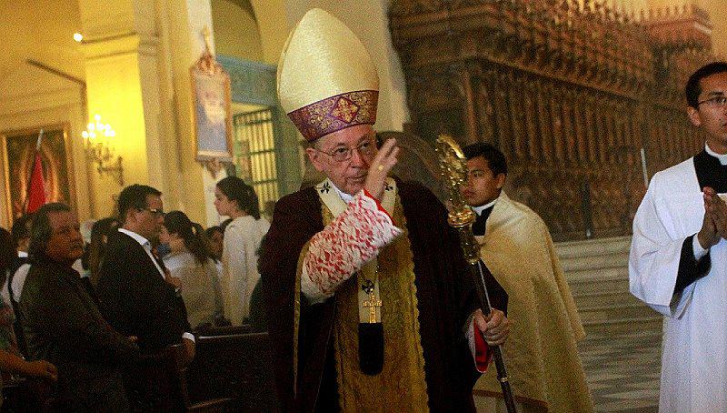 Juan Luis Cipriani lanza dura crítica contra "ayuda" política