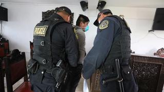 Policía encuentra a su esposa durmiendo con su colega, un alférez, en plena cuarentena