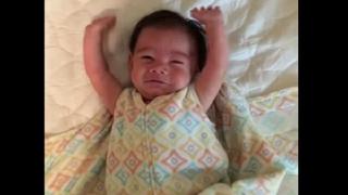YouTube: bebito sorprende al mundo con su tierna reacción al despertar (VIDEO)
