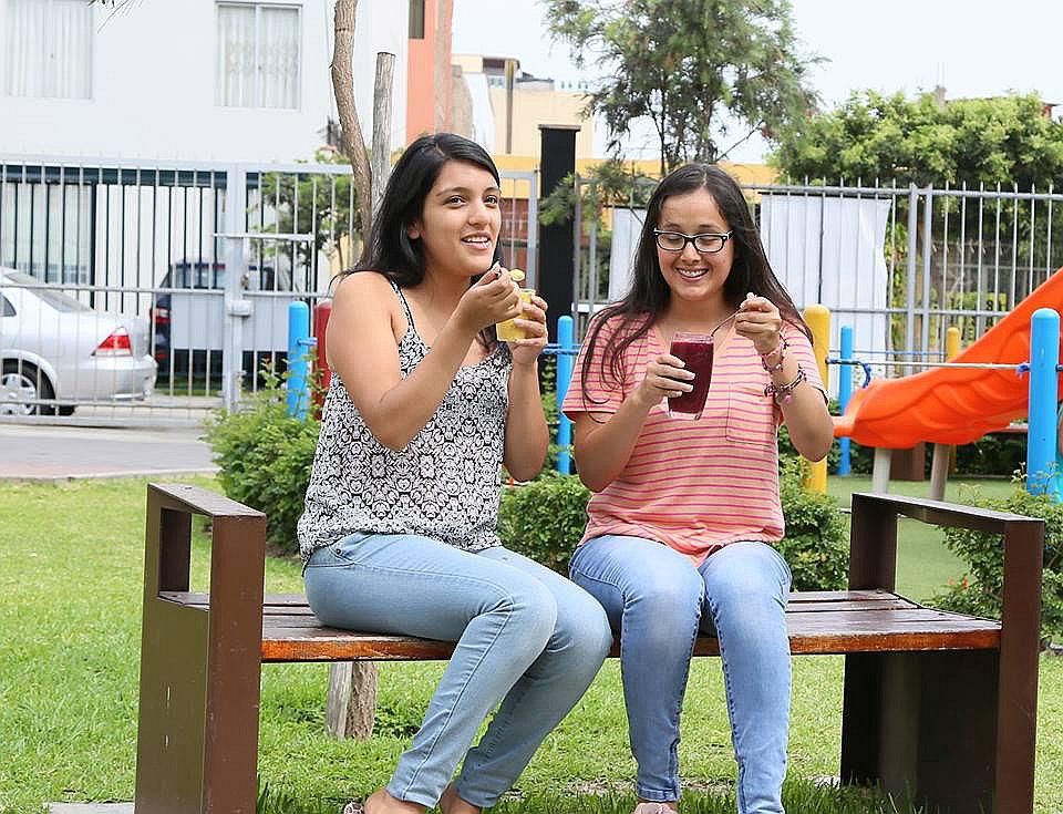 Consumir frutas y agua, y usar protector solar, logran bronceado perfecto