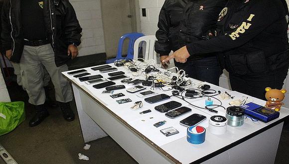 INPE confisca 77 celulares y 21 chips a reos en penales del país [FOTOS]