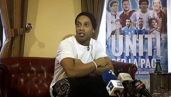 Ronaldinho elogia a Maradona y Pelé por ser "dos grandes de la historia" 