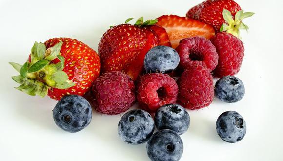 Las fresas o frutos rojos tienden a dañarse rápidamente en la nevera. Con estos trucos caseros quedarán perfectos por dos semanas. (Foto: Pixabay)