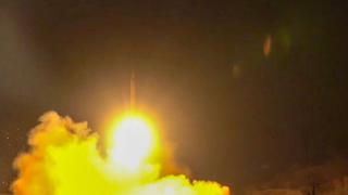 Impacto de cohetes en base que alberga a soldados estadounidenses deja 4 militares iraquíes heridos